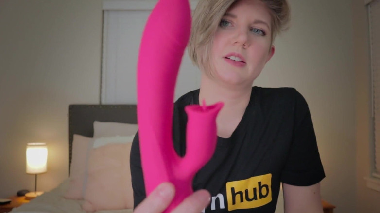 Housewife Ginger: Déballage et examen du vibromasseur lapin palpitant Unvomi de Paloqueth...