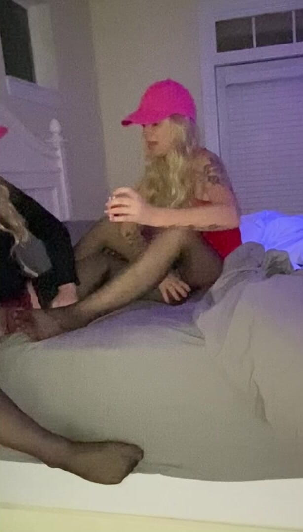MadisonCD2025: Esposa gostosa e marido crossdressing na cama em lingerie, meias...