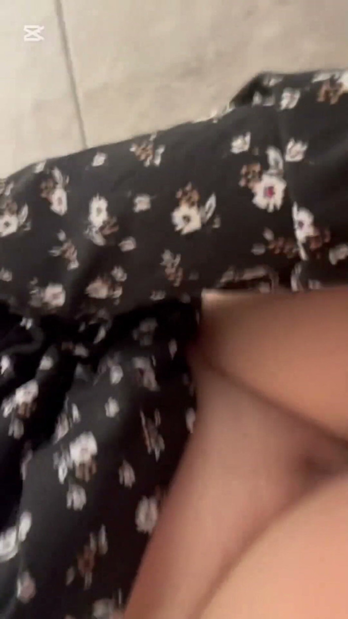 lanalovacutie: Plassen in het toilet van Outyroor in hijab