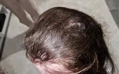 J’ai partagé ma femme avec un ami du travail, elle a sucé nos deux bites Je l’ai même aidée à sucer sa bite puis nous l’avons baisée à tour de rôle