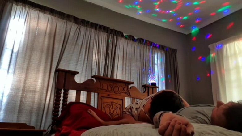 MeadowMaverick: Naturalne cycki MILF jedzie aż do spermy