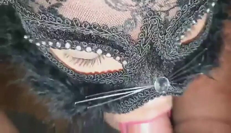 BBW-Cleopatra: Il mio schiavo mi dà ciò che desidero