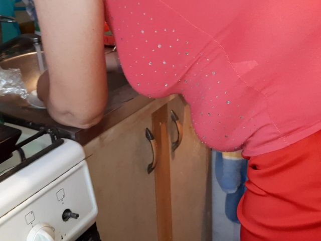 I Jerk off to My Neighbor in the Kitchen While She Is Preparing Dinner (Lesbian-candys)