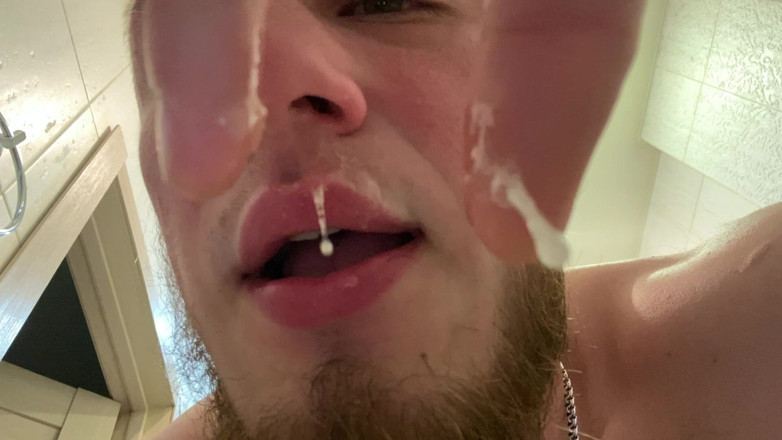 Hunky time: Alfa alimenta sua saliva e pau e peido