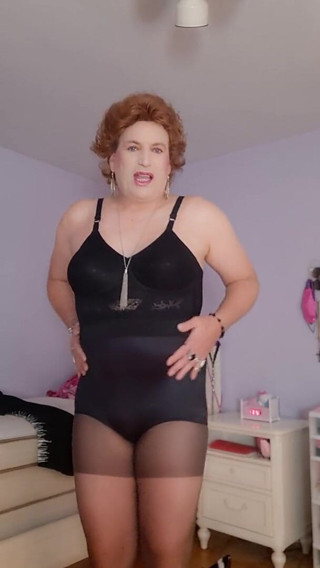 Victoria Lecherri: Victoria Lecherri es tu esposa pelirroja regordeta!