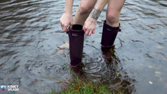 UKCuteGirl: Welly Sploshing dalam but dan tiada seluar dalam!