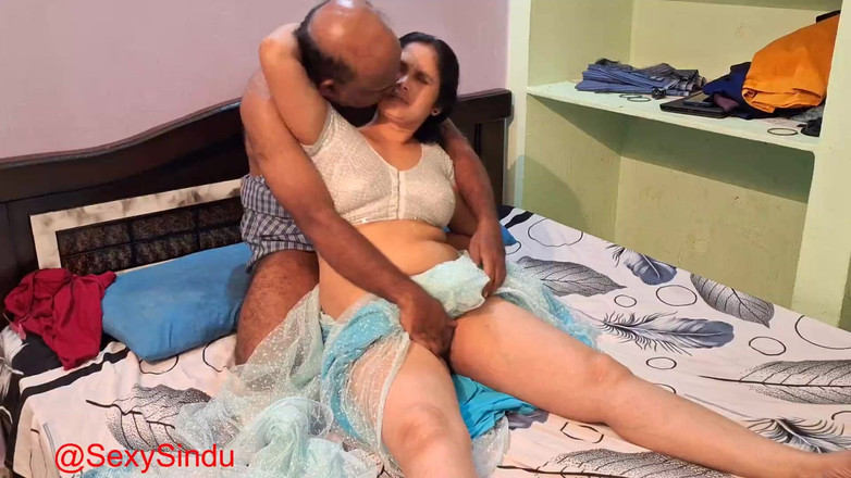 Sexy sindu: 50살 남자와 사리에서 섹스하는 인도 바비