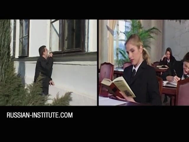 Russian Institute: 젊은 학생과 함께하는 계단에서 빠르게