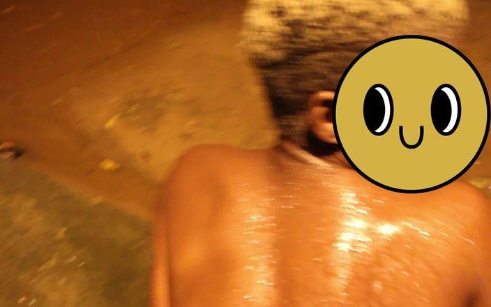 Candy louca: Meu vizinho me fodeu na chuva