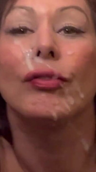 Ashlynn Gets a Facial