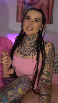Instrucțiuni de masturbare obraznice cu 2 gagici țâțoase fierbinți - Bianca Bailee și Scarlett Shadows