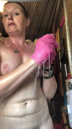 MistressWriggler: Uklízej se, abys řekl tátovi, že jsem špinavá holka