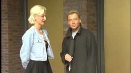 Hete blondine en het interview