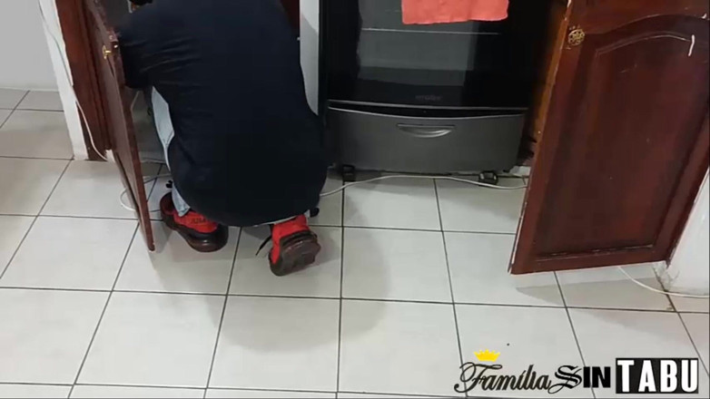 PattyUpFucked: İtaatkar tesisatçı yaramaz aldatan karısının götüne borusunu soktu, yaramaz evli...