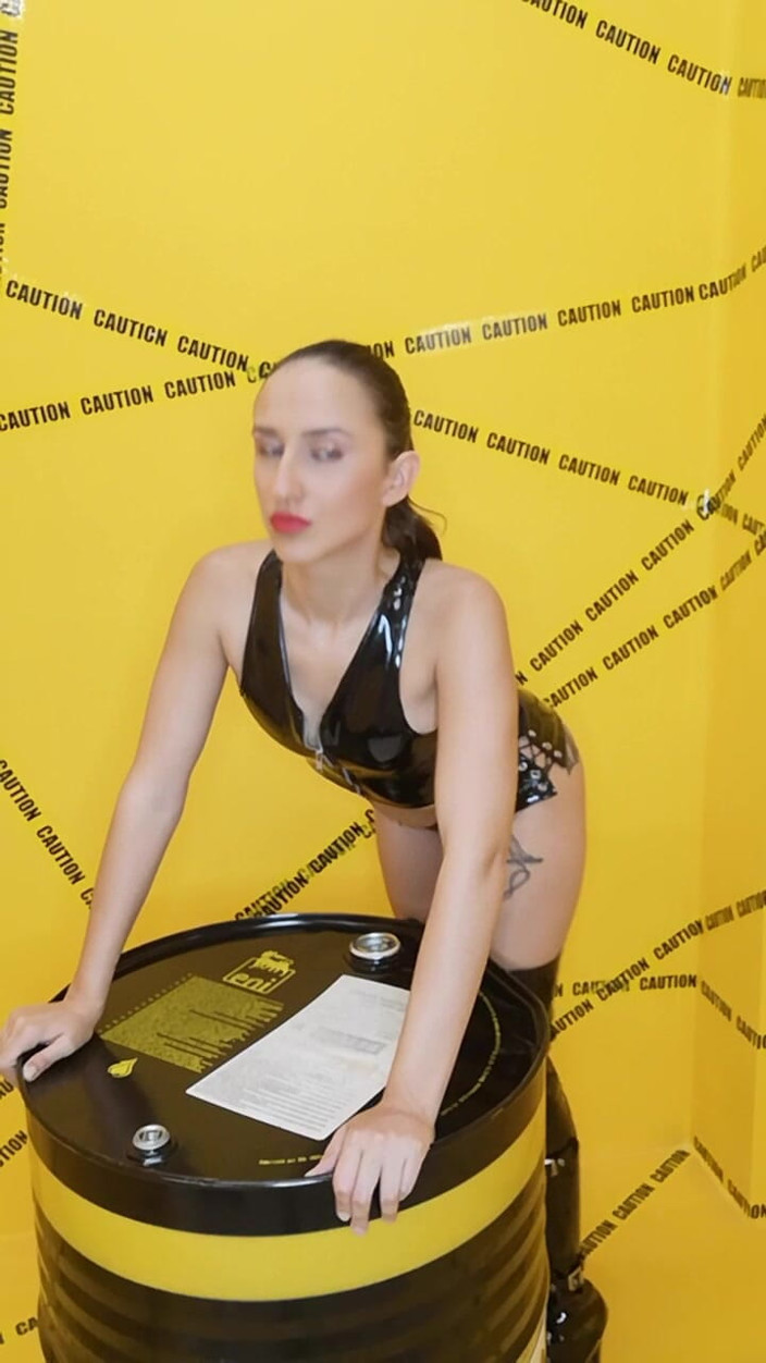 Miss Lith Domina: Gefährlich glänzender fetisch