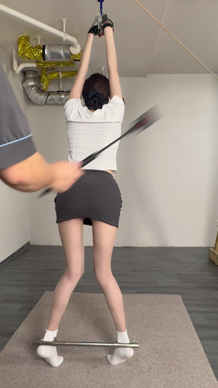 Yanmou: An Office Lady, After Work, Secretly Asks Her Host for...