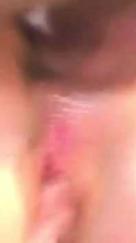 Nenasytná blonďatá milf bere péro a dildo hluboko