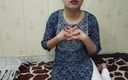 Saara Bhabhi: Indische schöne stiefschwederin fickt sich selbst