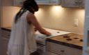 Azure Sky Films: Sandra Moore (TMS-19) нижняя милфа трахает киску сиськами в любительском видео, играет с уборщицей