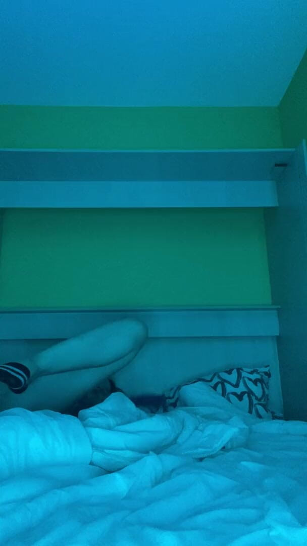 My bf cuckold: Masturbasi pagi-pagi sendirian di rumah pakai vibrator