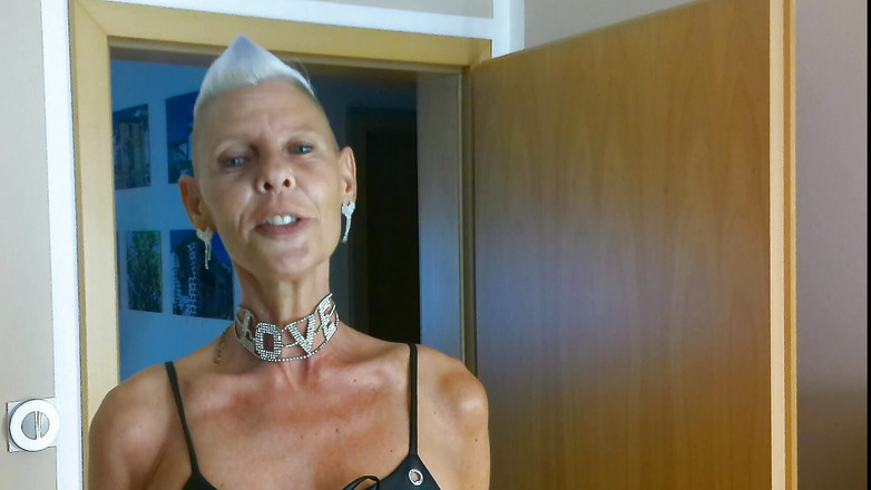 CoraBitch: Corabitch the Friend Came to Visit, the First Round