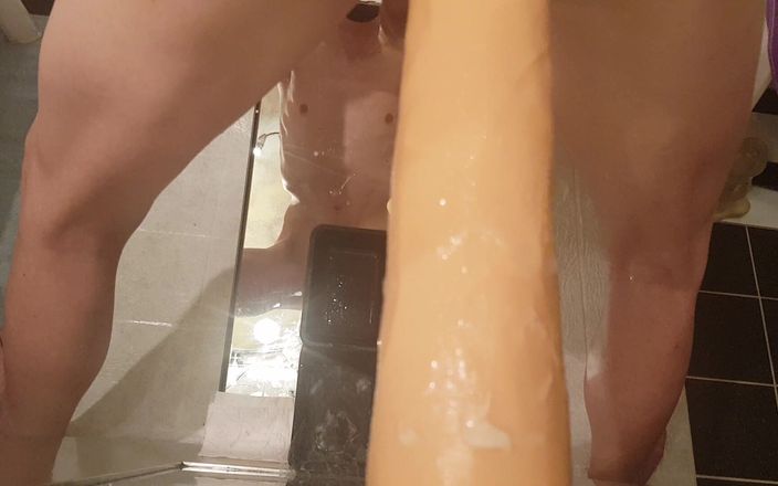 Bobbylaze: Bobbylaze se fute cu un vibrator bun