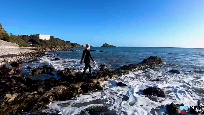 UKCuteGirl Lucy Lauren: Wetsuit-schlampe lustig macht dich dafür, dass du deine eier festfriert...