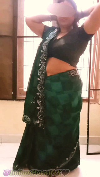RenuRaj: Desi tamilská baculatá manželka Lux Saree nosí škádlení Ukazuje prsa břicho...