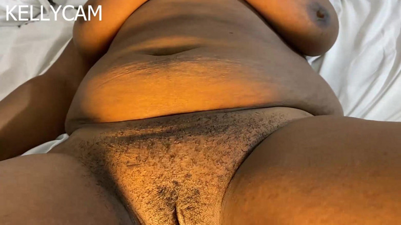 Kellycam: Masturbare foarte dulce și excitată pentru orgasm și plăcere
