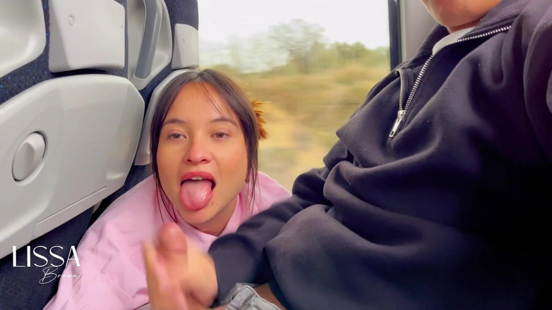 Lissa Brown: Mulutku lagi kencing dan sperma hangatnya