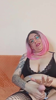 Lady Angela Stroke pentru mine unghii lungi ochelari ruj roz