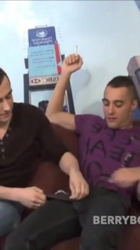 First Tim avec ce frenh sexy scintille en baise son ami 2