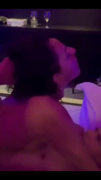 Kami membawa isteri cuckold ke motel dan mengongkeknya dalam setiap cara, kami meletakkan dua batang dalam pepeknya dan merakamnya untuk menghantar kepadanya!