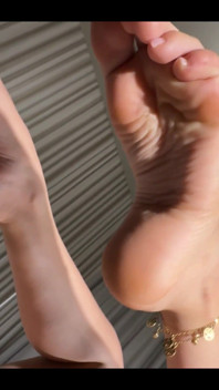 My Feet in 3 D Lol