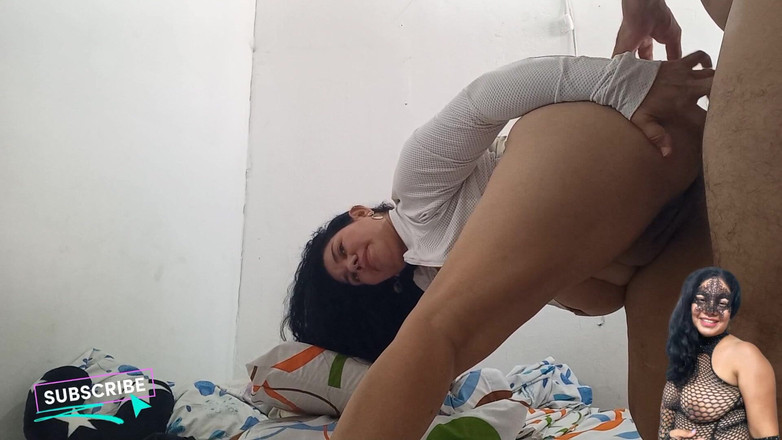 Valkyrie and Luigy Couple: Valkyrie: La belleza y la fuerza en un solo ser