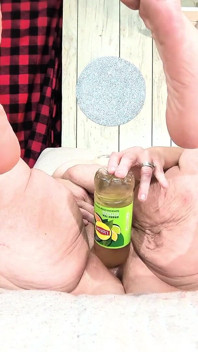 Une pute plongeante de Nestea baise Lipton et squirte comme une éponge
