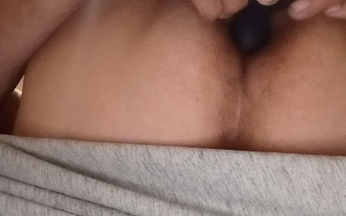 Hlywdjay: Hlywdjay Ass Plays with Dildo