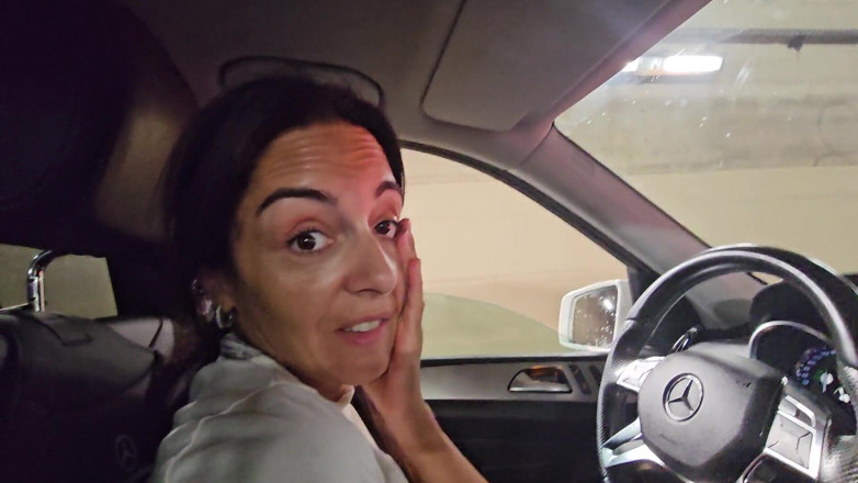 Ferrero anal experience: Ela leva meu pau na mão enquanto estamos presos no...