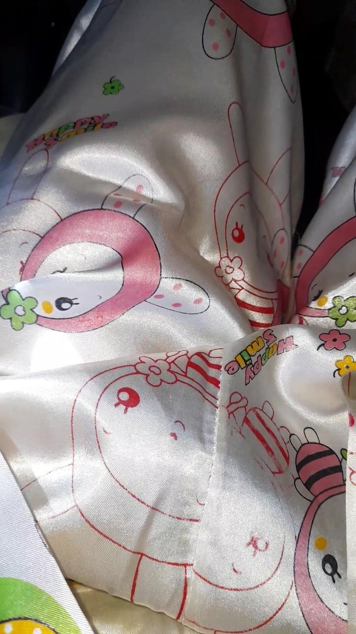 Naomisinka: Crossdressing y semen dentro de pijamas de satén con kimono...