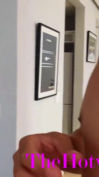 2 dívky gangbangované 5 muži v creampie fuckfest bez sedla