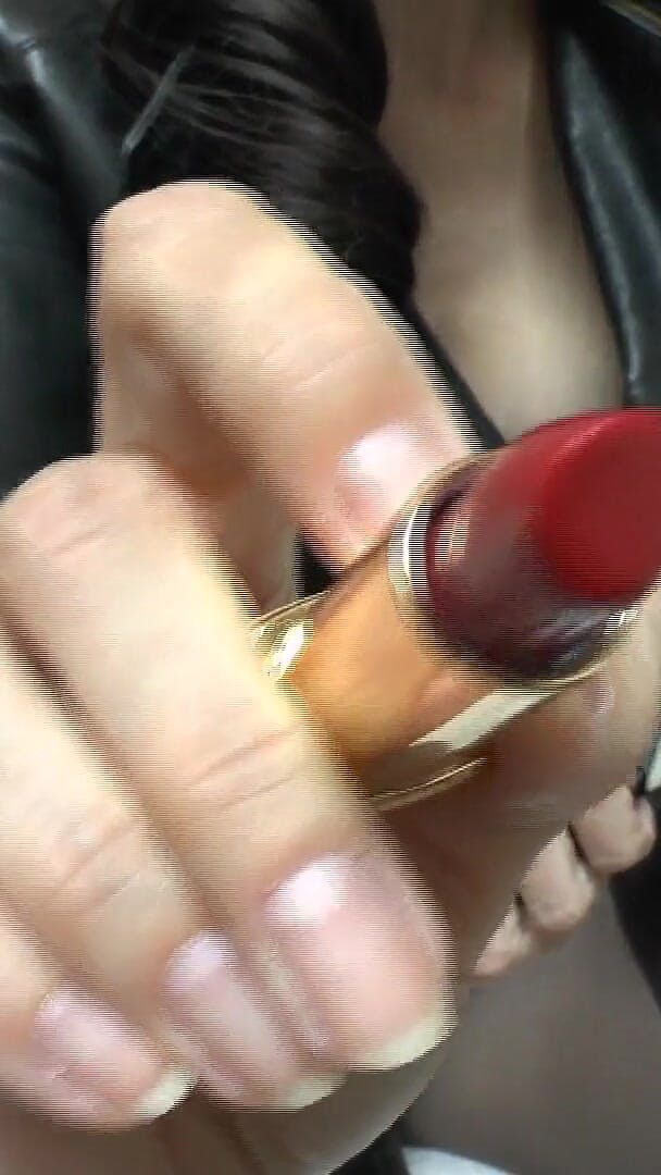 Lady Victoria Valente: Ta première séance de pipe, Lady Victoria Valente