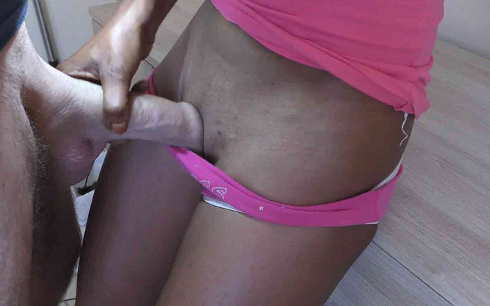 Bam-bulax: Ebano collant rosa cazzo e sperma dentro