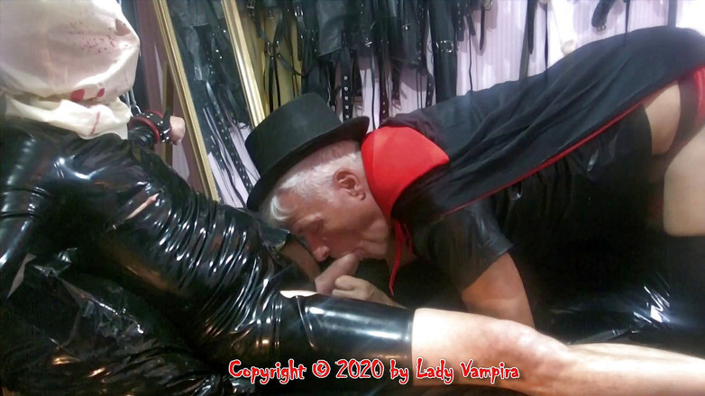 Domina Lady Vampira - SM Studio Femdom Empire: 吸血鬼的奴隶 - 万圣节特别3