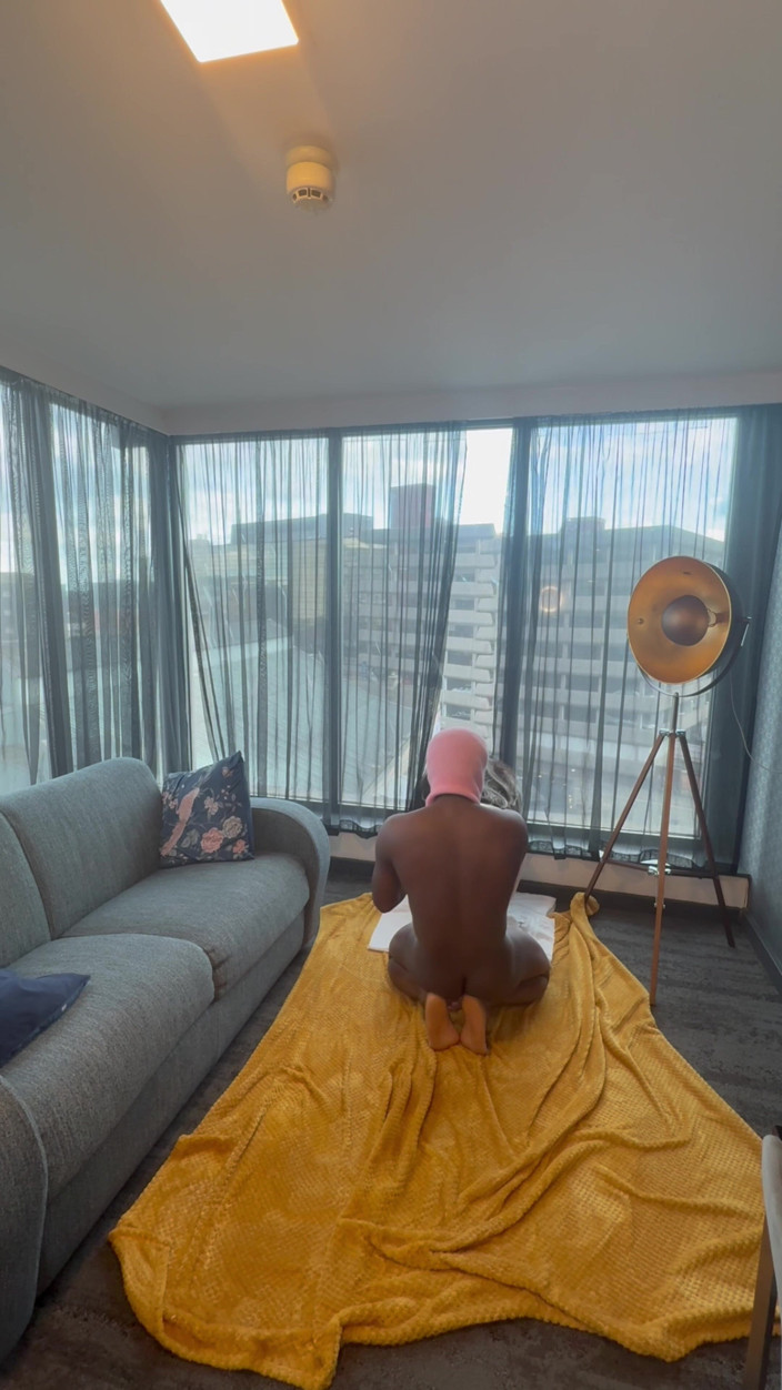 Nofaceguy09: Pov đụ bbc đầu tiên của tôi trong phòng khách sạn với...