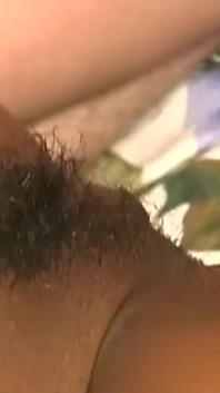 paripakv sanvli chodne laayak mammi land ko gahraee tak leti hai aur chehre par viry leti hai