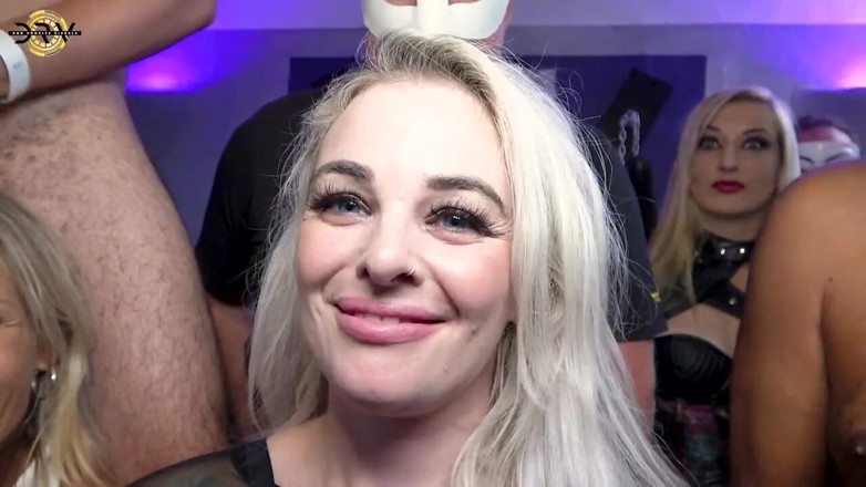 Creampie Clinic: blonde care se reproduc fără prezervativ