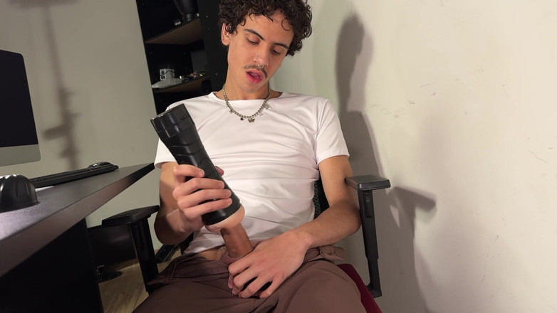 Dirty tricks gays: The Boss Is Outraged When He Catches the Employee Masturbating...