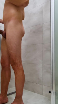 Kencing dengan ereksi dan sperma kencing banyak banget