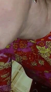 Ibu tiri matang memberikan blowjob selamba dengan banyak air mani dalam mulut