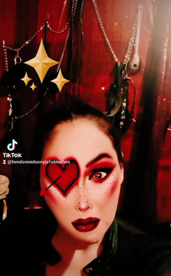 Dominatrix Redsonyja: Vždy BDSM hry a duše ve mně vždy hrát